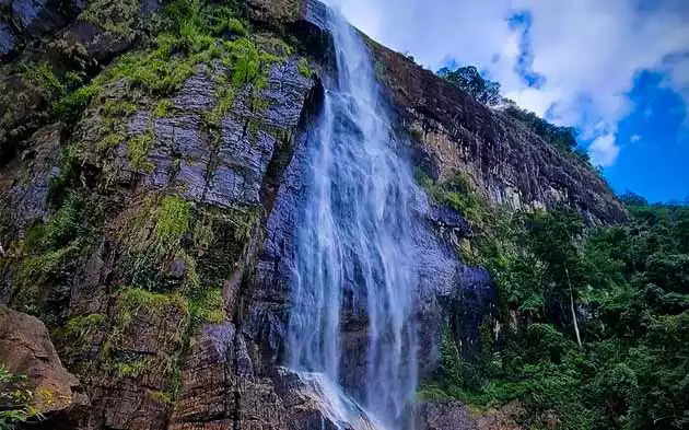 Diyaluma Falls